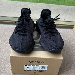 Adidas Yeezy 350 V2 Men’s Sneakers - Black (onyx)